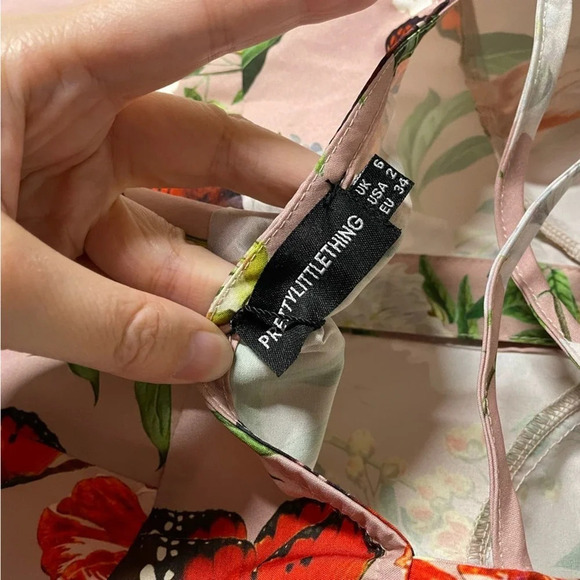 NEW PrettyLittleThing Beige Floral Print Criss Cross Button Bodycon Dress Size 2 - Picture 6 of 12